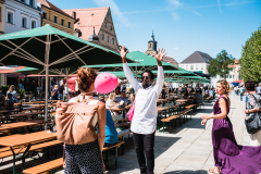 Bayreuth
blättert
feiert!
Das Lieben, das Leben –
und auch ein bisschen sich selbst.

++ am 06.08.2022 in Bayreuth (Bayern).

(c) Andi Weiland | andiweiland.de