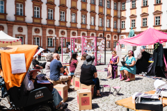 Bayreuth
blättert
feiert!
Das Lieben, das Leben –
und auch ein bisschen sich selbst.

++ am 06.08.2022 in Bayreuth (Bayern).

(c) Andi Weiland | andiweiland.de